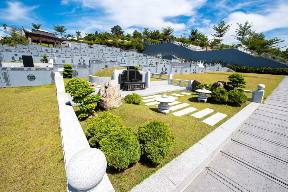 马来西亚富贵山庄开阔福地景观，适合说明家属选择墓园时从高低、方向、环境和安心感综合判断