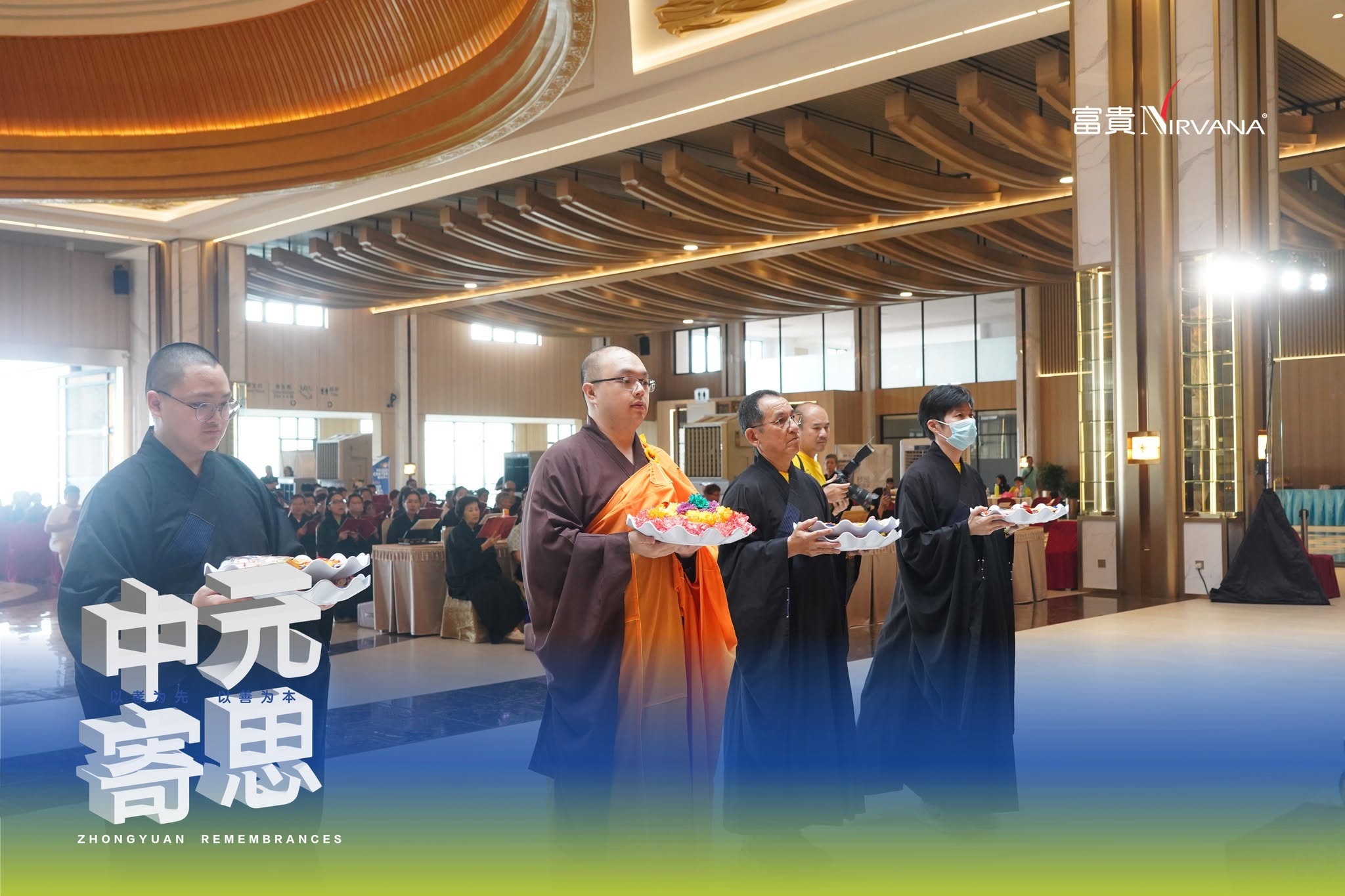 马来西亚华人超度法会现场，法师带领家属进行追思仪式，象征诵经、供养、回向与慎终追远的丧礼文化。